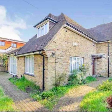 Lovely Cottage In The Heart Of Shirley- Croydon Eksteriør bilde