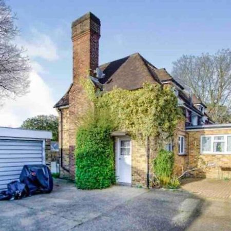 Lovely Cottage In The Heart Of Shirley- Croydon Eksteriør bilde