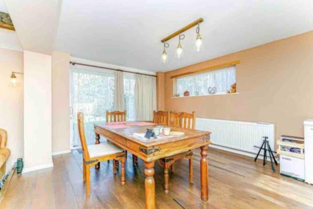 Lovely Cottage In The Heart Of Shirley- Croydon Eksteriør bilde