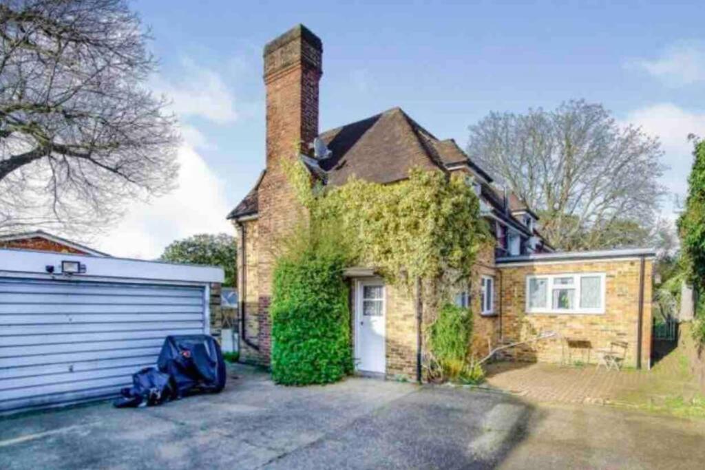 Lovely Cottage In The Heart Of Shirley- Croydon Eksteriør bilde
