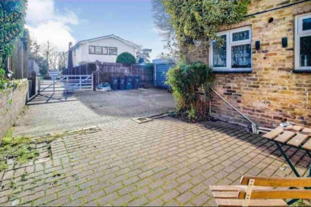 Lovely Cottage In The Heart Of Shirley- Croydon Eksteriør bilde