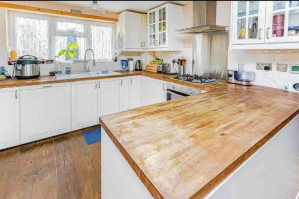 Lovely Cottage In The Heart Of Shirley- Croydon Eksteriør bilde