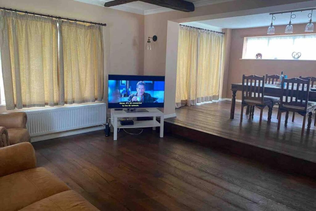 Lovely Cottage In The Heart Of Shirley- Croydon Eksteriør bilde